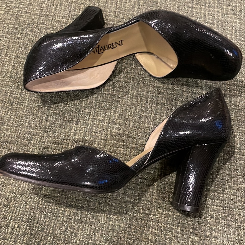 Yves Saint Laurent Black Shiny Leather Pumps (sz 6 1/2) - Picture 3 of 9